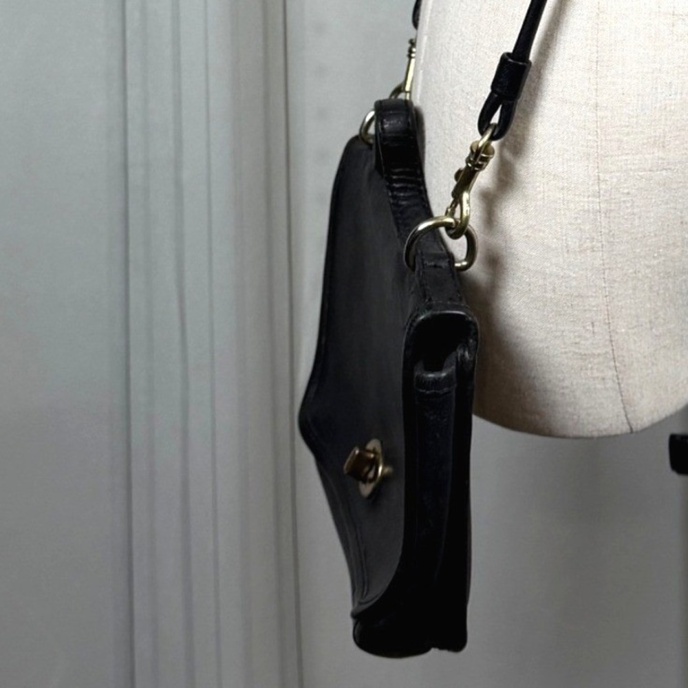 Croft & Barrow Y2K Soft Black Leather Turnlock Crossbody Top Handle Bag - Picture 4 of 14